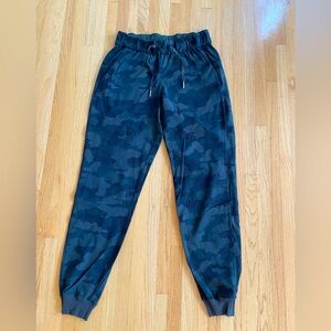 Lululemon Women's Joggers - Camo - Size 4